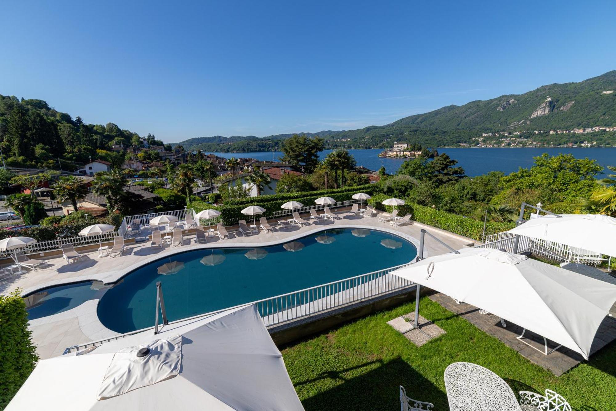 Hotel La Bussola Орта-Сан-Джулио Экстерьер фото