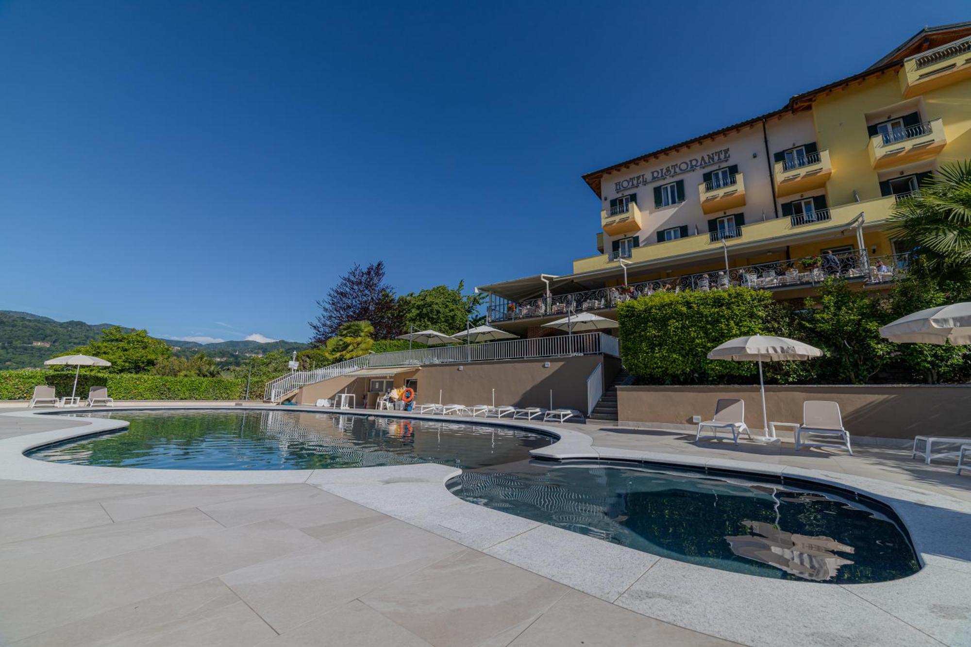 Hotel La Bussola Орта-Сан-Джулио Экстерьер фото
